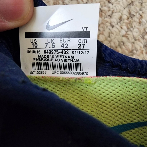 Nike shoes - Picture 3 of 3